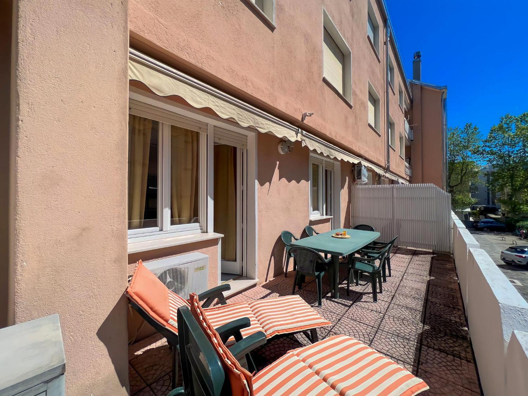 Bussola Apartment *